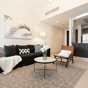 Guestready - Monochromatic Adventure Dubai